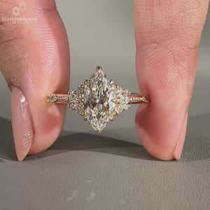 Cluster engagement ring in yellow gold diamond ring.
