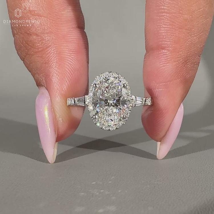 4 prong setting used on halo engagement ring.
