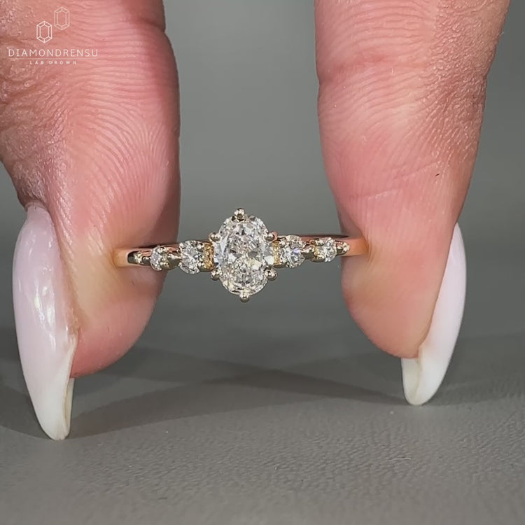 6 prong setting used in yellow gold engagement ring.
