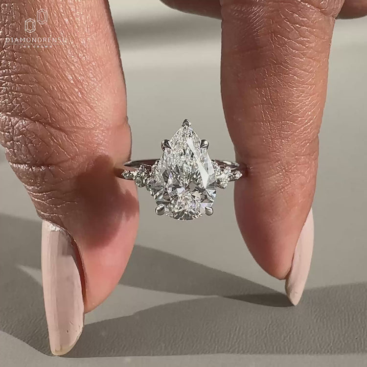 Snowdrift diamond ring set in round diamond muse setting ring.
