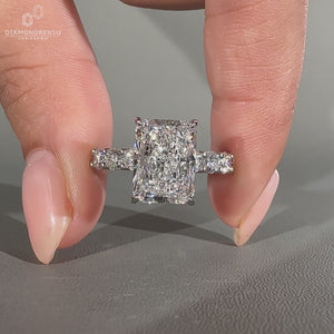 Hidden halo radiant diamond ring by Diamondrensu AU.
