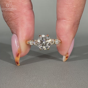 6 claw prong setting added with round side stones.
