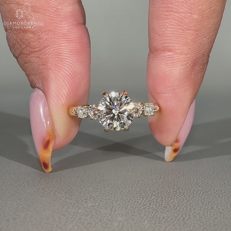 6 claw prong setting added with round side stones.
