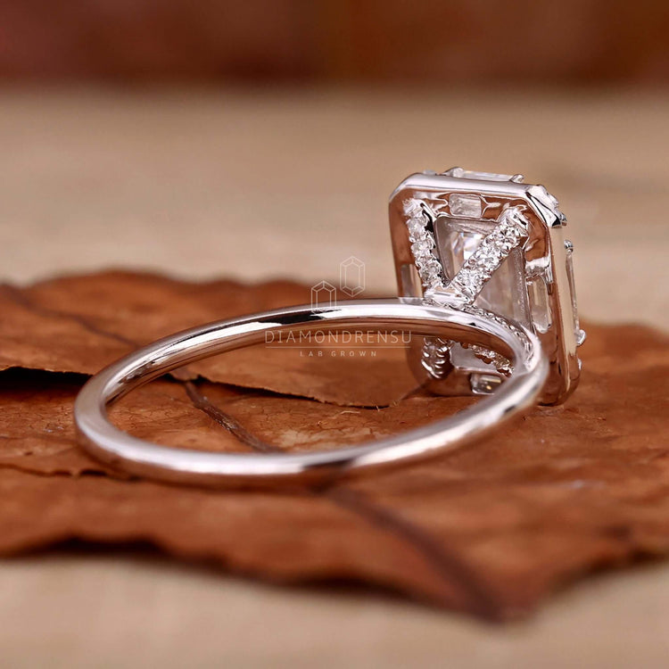 lab grown diamond wedding ring