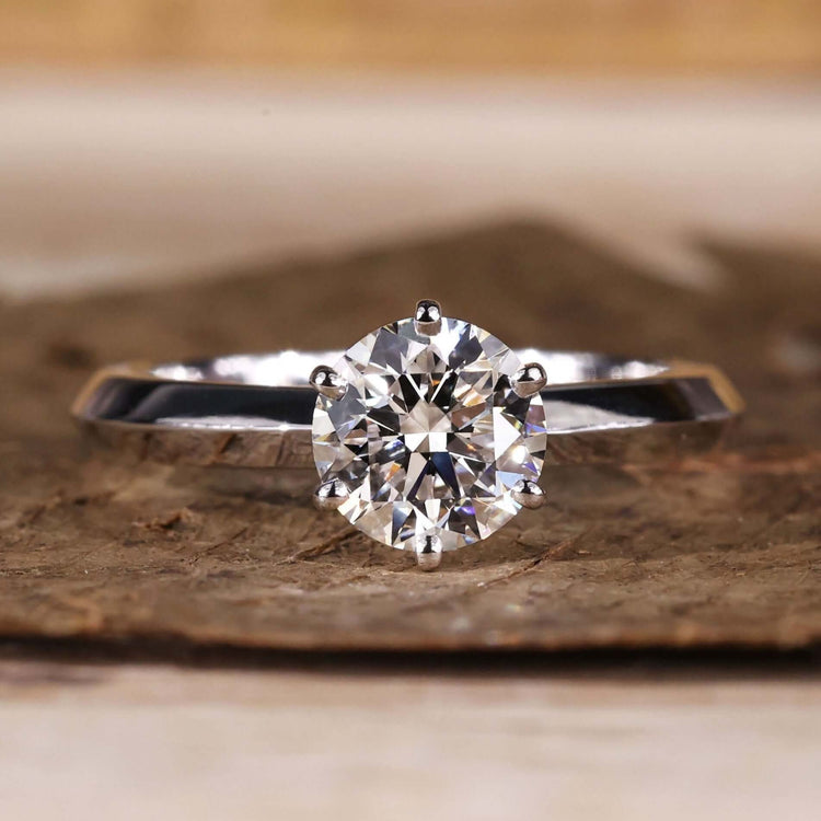 Round Lab-Grown Diamond Knife Edge Ring 1 CT