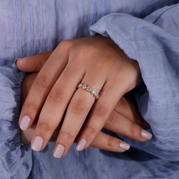 round lab grown diamond band