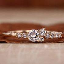 round lab grown diamond wedding ring