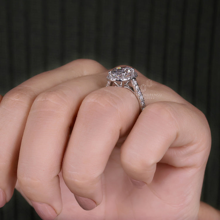 Oval Lab-Grown Diamond Halo Ring 2.5 CT