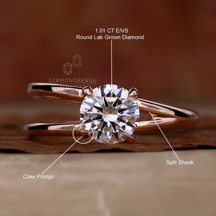 round engagement ring