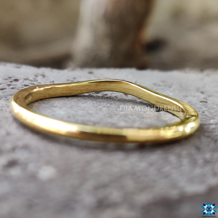 curvey wedding band - diamondrensu