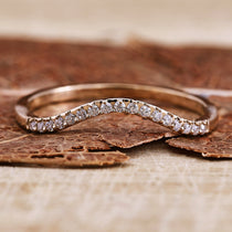 round cut diamond band