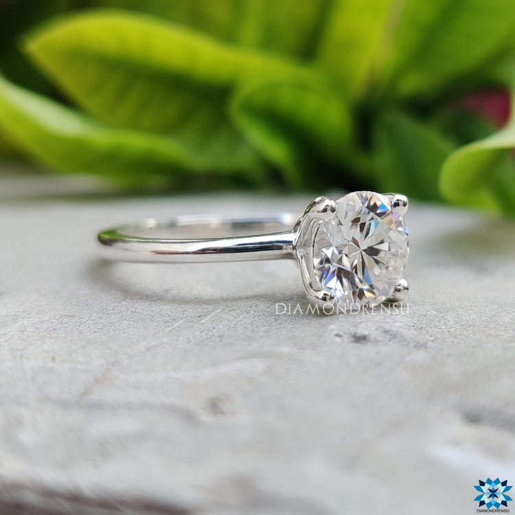 round brilliant cut moissanite - diamondrensu