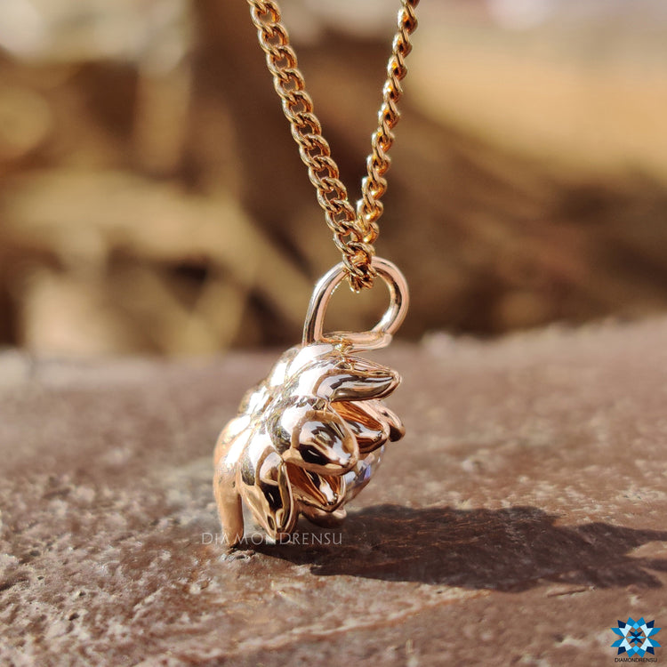 pendant necklace