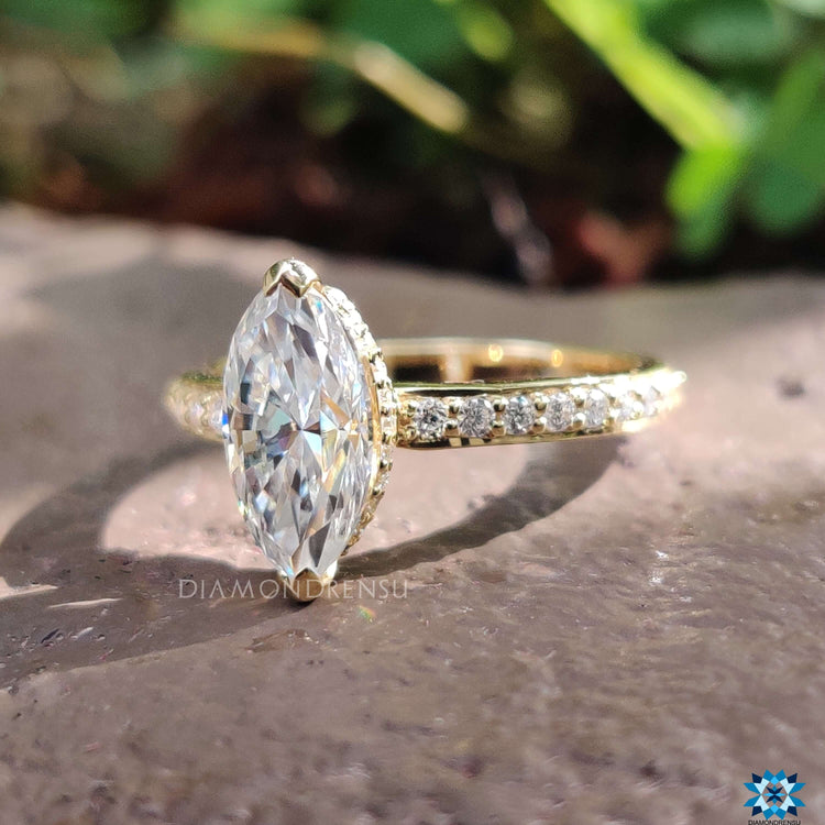 yellow gold engagement ring - diamondrensu