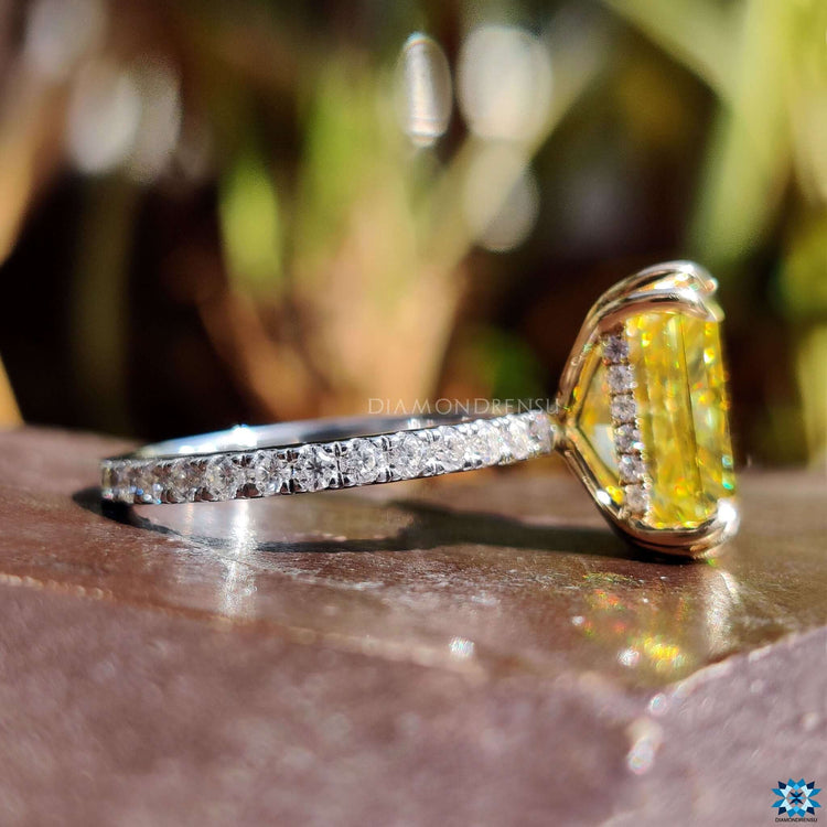 Double claw prong setting holds the gem securely.
