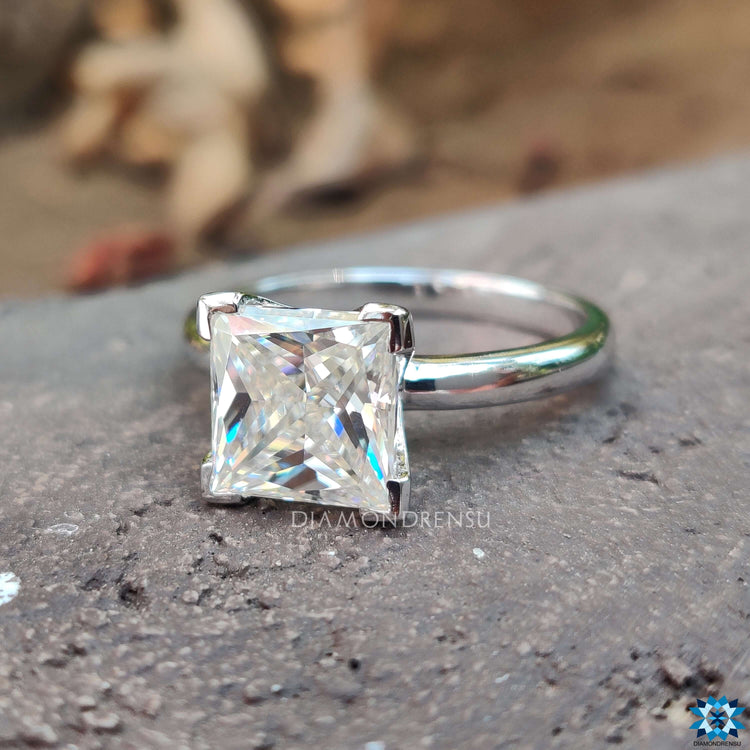white gold engagement ring - diamondrensu